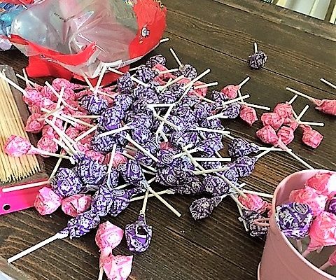 dum dums centerpiece for party